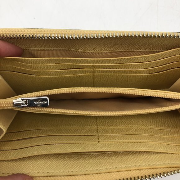 Coach Accordion zip crossgrain leather wallet Vanilla silver - Picture 14 of 16